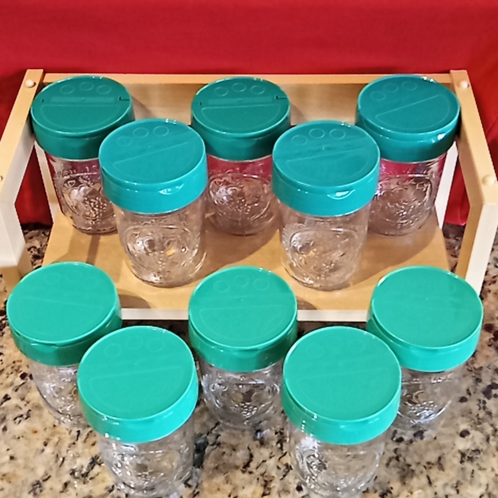 10 MASON Jars With Lids. 8oz. Perfect for Condiments, Jelly's, Snacks or Crafts.